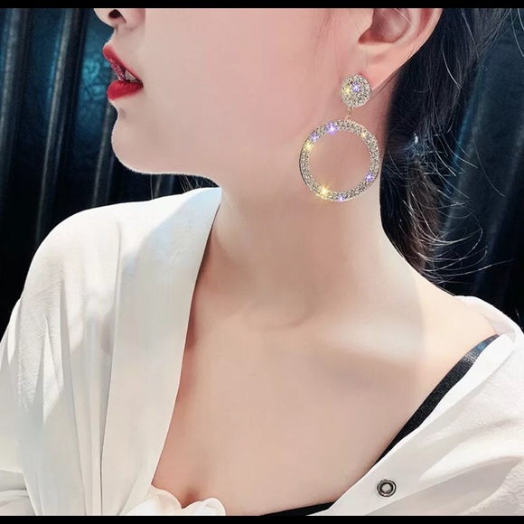 Women’s Fashion Jewelry Gold Plated Hoop Earrings - Picture 2 of 4